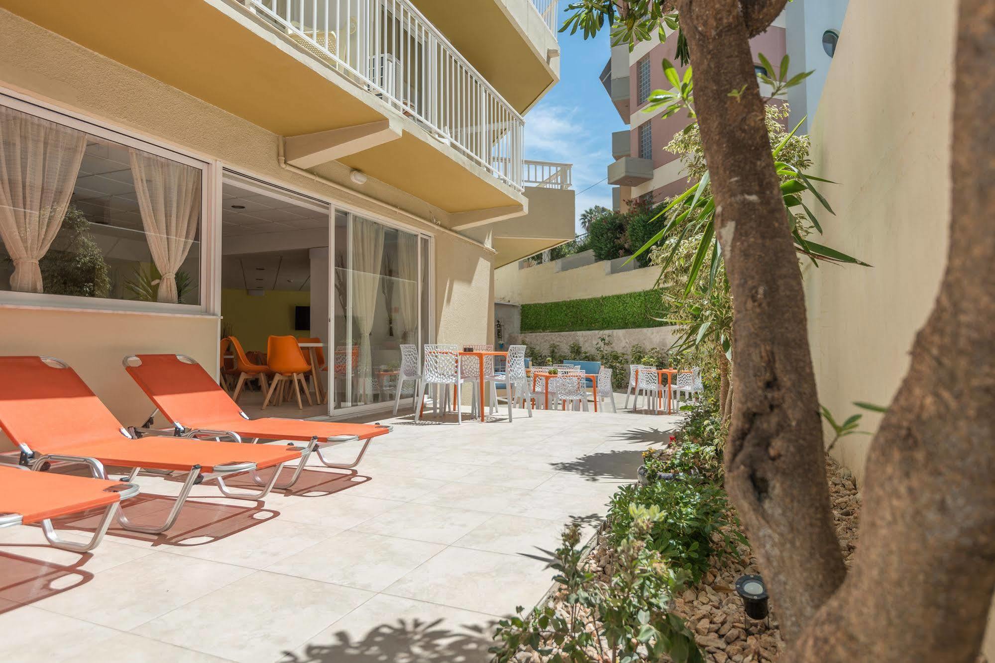 Majestic - Adults Only Hotell 3*